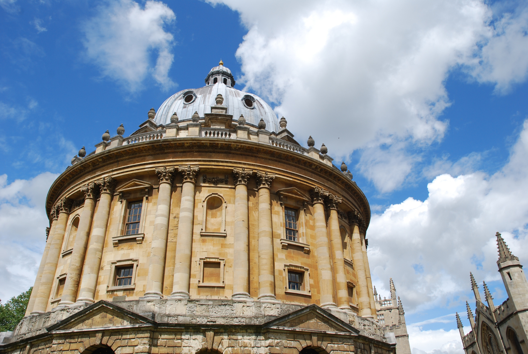 Photo of an Oxford University building.